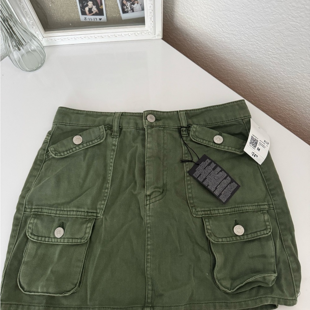 Forever 21 Olive Mini Skirt Size M